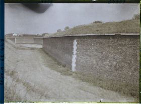 Image représentant Les fortifications (entre les portes de Clichy et St-Ouen)