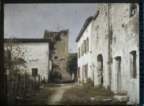 Image représentant France, Guiche, Fermes aux alentours du Château