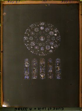 Image représentant Vitraux de la rose et des lancettes de la façade du transept sud de la cathédrale Notre-Dame