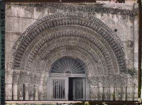 Image représentant L'archivolte du portail de l'Abbaye des Dames