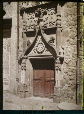 Image représentant La porte de la maison consulaire, rue de la Coste
