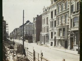 Image représentant Belgique, Louvain, La Rue des Alliés reconstruite vers l'Hôtel de Ville