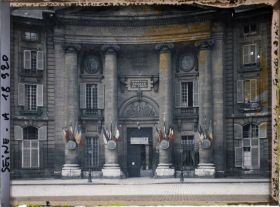Image représentant Ouvroir de la Croix rouge à la faculté de Droit, place du Panthéon