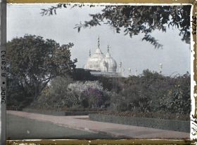 Image représentant Jardin près de la mosquée de la Perle (Moti Masjid) dans le fort Rouge (Lal Qila)