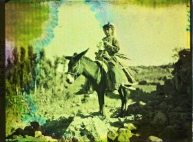 Image représentant Enfant druze sur son âne