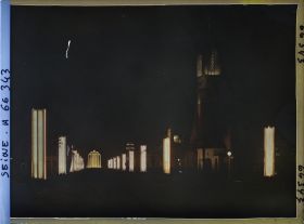 Image représentant L'Exposition Coloniale Internationale de 1931, les illuminations de la Grande Avenue des Colonies Françaises