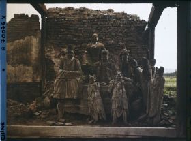 Image représentant Dans les ruines d'un édifice cultuel