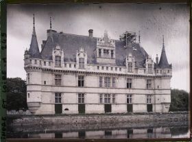 Image représentant Vue d'ensemble de la façade ouest du château