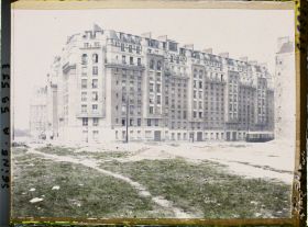 Image représentant Immeubles neufs à loyer modéré, porte d'Orléans à l'angle de la rue Ernest-Reyer (actuelle rue Paul-Appel) et rue Henri-Barboux