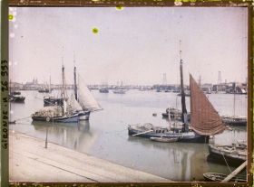 Image représentant Pinasses dans le port