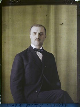 Image représentant Le  https://musee-albert-kahn.s-museum.fr/home/NWQ2OTAwYzNmYjZlZTk1ZWQwODJmMjY4L2dlbmVyaWMtbm90aWNlLXRhYi9hdXRob3JpdHkvNjE3YTc5ZjVjZjhiODk2OGIzMzM3ZDIx/5d6900c3fb6ee95ed082f268/generic-notice-tab/authority/617a79ebcf8b8968b3336dd6 colonel de Goys