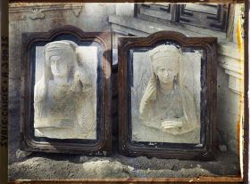 Image représentant Deux portraits de femmes en bas-relief d'époque romaine