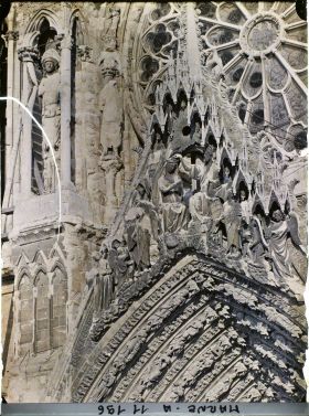 Image représentant Gâblecentral de la façade occidentale