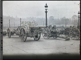 Image représentant Canons pris aux Allemands exposés place de la Concorde