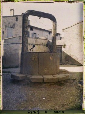 Image représentant Vieux puits près des remparts