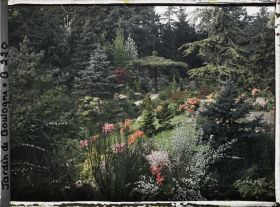 Image représentant Paysage fleuri du " sanctuaire japonais " se déroulant au pied du temple shinto
