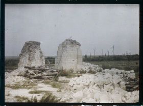 Image représentant France, Morval , Eglise en ruines et se abords