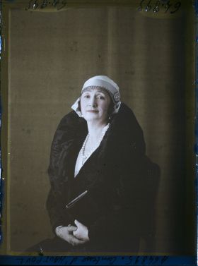 Image représentant https://musee-albert-kahn.s-museum.fr/home/NWQ2OTAwYzNmYjZlZTk1ZWQwODJmMjY4L2dlbmVyaWMtbm90aWNlLXRhYi9hdXRob3JpdHkvNjE3YTc5ZjVjZjhiODk2OGIzMzM3ZDIx/5d6900c3fb6ee95ed082f268/generic-notice-tab/authority/617a79ebcf8b8968b3336ede La Comtesse d'Hautpoul