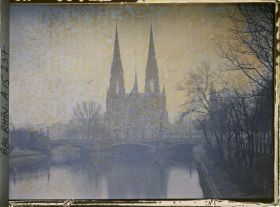 Image représentant France Alsace, Strasbourg, L'Eglise protestante de la garnison, au Confluent de l'Ill à dr. et l'Aar - type de ferme Strasbourgeoise