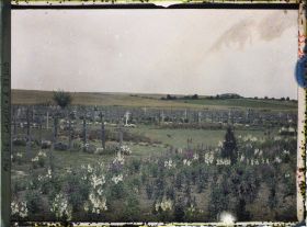 Image représentant France, Cimetière anglais pris de la route de Bapaume, face à la Butte de Varlencourt