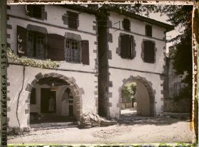 Image représentant France, La Bastide - Clairence, Autres maisons s/ la place