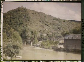Image représentant Le pont de chemin de fer avec la colline Saint-Jean d'Aigremont