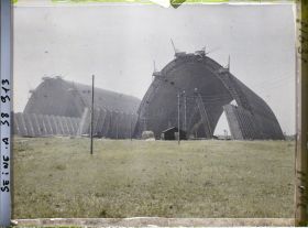 Image représentant Vue des hangars à dirigeables en construction