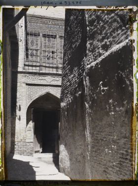 Image représentant Vieille rue (porte d'une mosquée ou d'un madrasa)