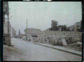 Image représentant France, Verdun, La rue Chevert en reconstruction, vue vers la Place d'Armes