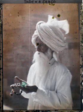 Image représentant Un religieux musulman dans la mosquée Adhai Din Ka Jhompra