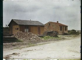 Image représentant France, Bouchavesnes, Autre groupe de maisons provisoires