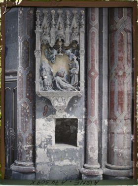 Image représentant Basilique de Saint-Quentin, pilier avec un trou de mine préparé par les Allemands en vue de faire sauter l'édifice