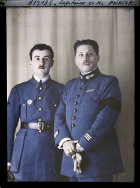Image représentant Le capitaine Poirier et  son fils