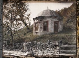 Image représentant Au retour, la mosquée du cimetière avec le gosse [à] la ceinture multicolore
