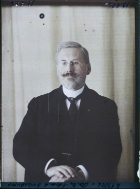 Image représentant https://musee-albert-kahn.s-museum.fr/home/NWQ2OTAwYzNmYjZlZTk1ZWQwODJmMjY4L2dlbmVyaWMtbm90aWNlLXRhYi9hdXRob3JpdHkvNjE3YTc5ZjVjZjhiODk2OGIzMzM3ZDIx/5d6900c3fb6ee95ed082f268/generic-notice-tab/authority/617a79ebcf8b8968b3336ec0 Monsieur Charles-Edouard Guillaume