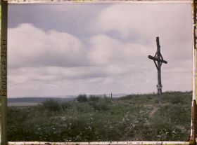 Image représentant France, Douaumont, Croix marquant l'emplacement Définitif de l'Ossuaire