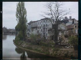 Image représentant France, Verdun, Les bords de la Meuse pris du Pont Chaussée