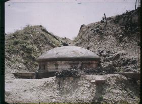Image représentant France, Vaux, Fort de Vaux Coupole de 75 ayant résisté au bombardement