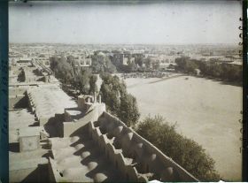 Image représentant La place Naghsh-e Jahan ou Meydan-i-Chah (place Royale), vers le bazar, au nord