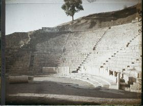 Image représentant Les gradins du Théâtre, vestiges de la cité antique Cuicul
