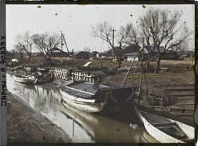 Image représentant Village le long d'une rivière