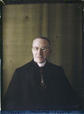 Image représentant Son Eminence  https://musee-albert-kahn.s-museum.fr/home/NWQ2OTAwYzNmYjZlZTk1ZWQwODJmMjY4L2dlbmVyaWMtbm90aWNlLXRhYi9hdXRob3JpdHkvNjE3YTc5ZjVjZjhiODk2OGIzMzM3ZDIx/5d6900c3fb6ee95ed082f268/generic-notice-tab/authority/617a79ebcf8b8968b3336a5c Monseigneur Chaptal