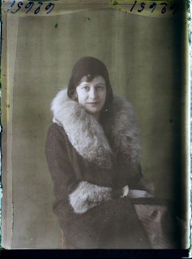 Image représentant https://musee-albert-kahn.s-museum.fr/home/NWQ2OTAwYzNmYjZlZTk1ZWQwODJmMjY4L2dlbmVyaWMtbm90aWNlLXRhYi9hdXRob3JpdHkvNjE3YTc5ZjVjZjhiODk2OGIzMzM3ZDIx/5d6900c3fb6ee95ed082f268/generic-notice-tab/authority/617a79ebcf8b8968b3337254 Mademoiselle Lerche