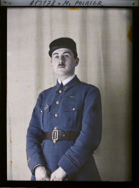 Image représentant https://musee-albert-kahn.s-museum.fr/home/NWQ2OTAwYzNmYjZlZTk1ZWQwODJmMjY4L2dlbmVyaWMtbm90aWNlLXRhYi9hdXRob3JpdHkvNjE3YTc5ZjVjZjhiODk2OGIzMzM3ZDIx/5d6900c3fb6ee95ed082f268/generic-notice-tab/authority/617a79ebcf8b8968b33375b6 Monsieur Poirier, fils