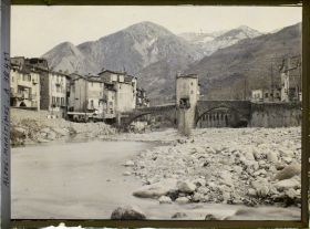 Image représentant Le pont vieux à péage, pont fortifié enjambant la Bévéra