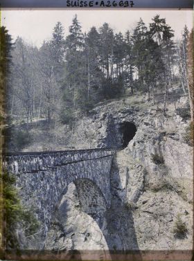 Image représentant Le chemin de fer du mont Pilatus, pont en pierres et tunnel dans la roche