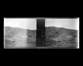 Image représentant Des fermes et des rizières dans la région de Tsi-Kong-chan (Jigongshan, "montagne du Coq")