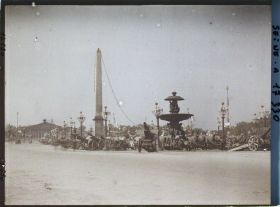 Image représentant Canons et décorations place de la Concorde pour les fêtes de la Victoire des 13 et 14 juillet