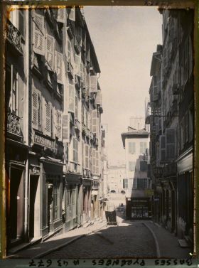 Image représentant France, Bayonne, La rue de la Cathédrale
