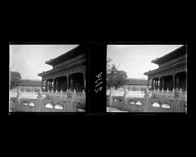 Image représentant Guozijian ("collège Impérial"). L'angle sud-ouest de Biyong, le pavillon principal du collège